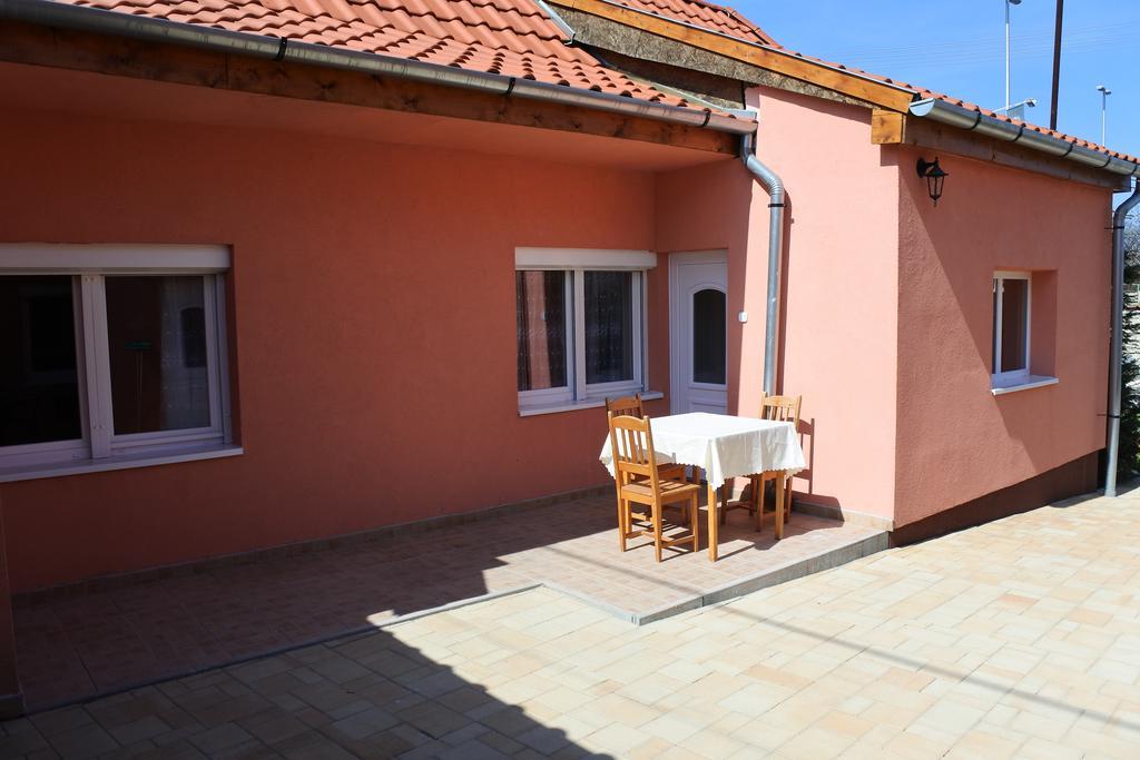 Kisasszony Apartman Eger Bagian luar foto